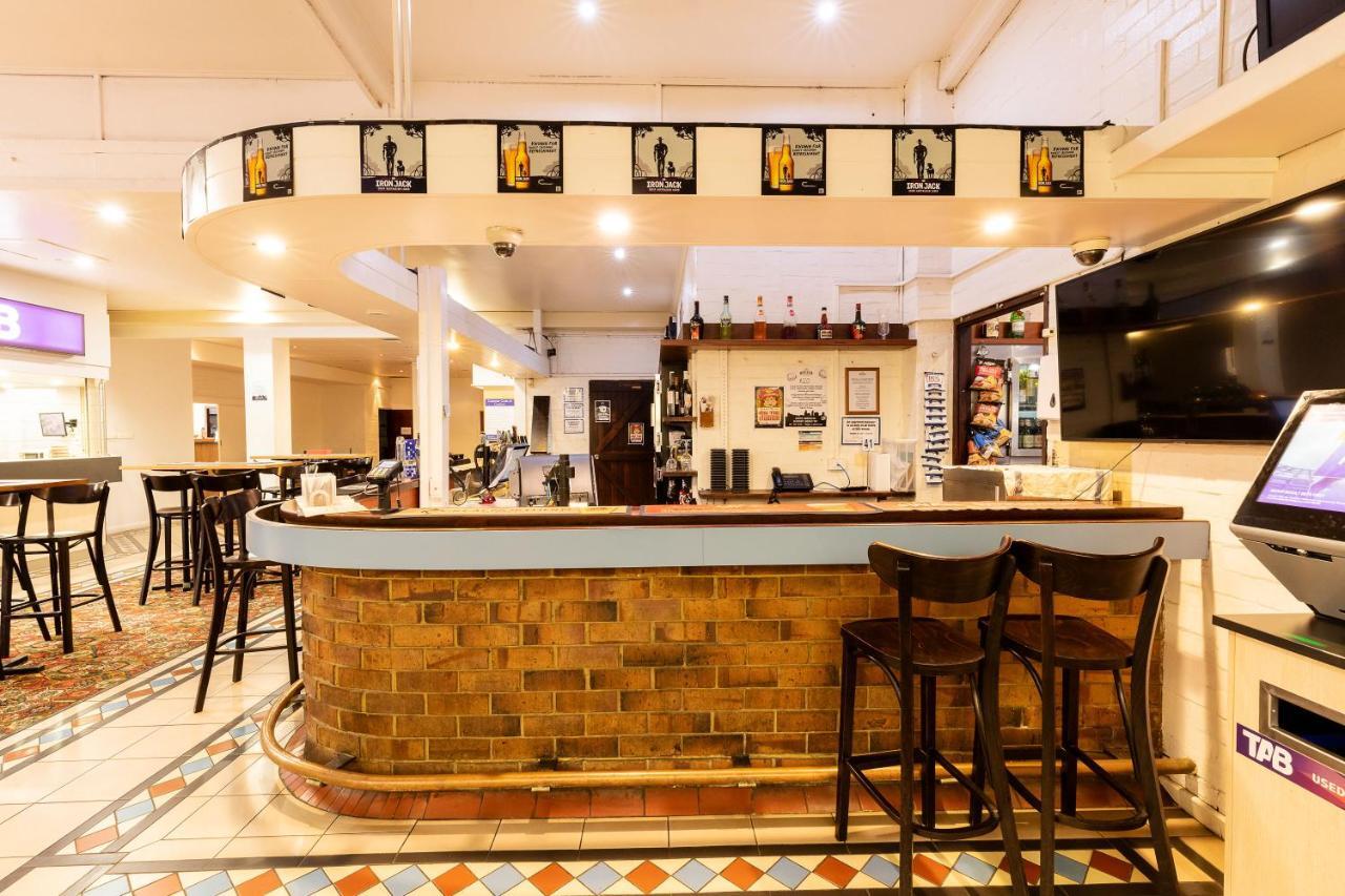Nightcap At Wintersun Hotel Geraldton Exteriör bild